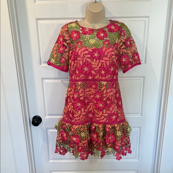 JUST ME Floral Quarter Sleeve Dress Size Medium NWT - Picture 1 of 6